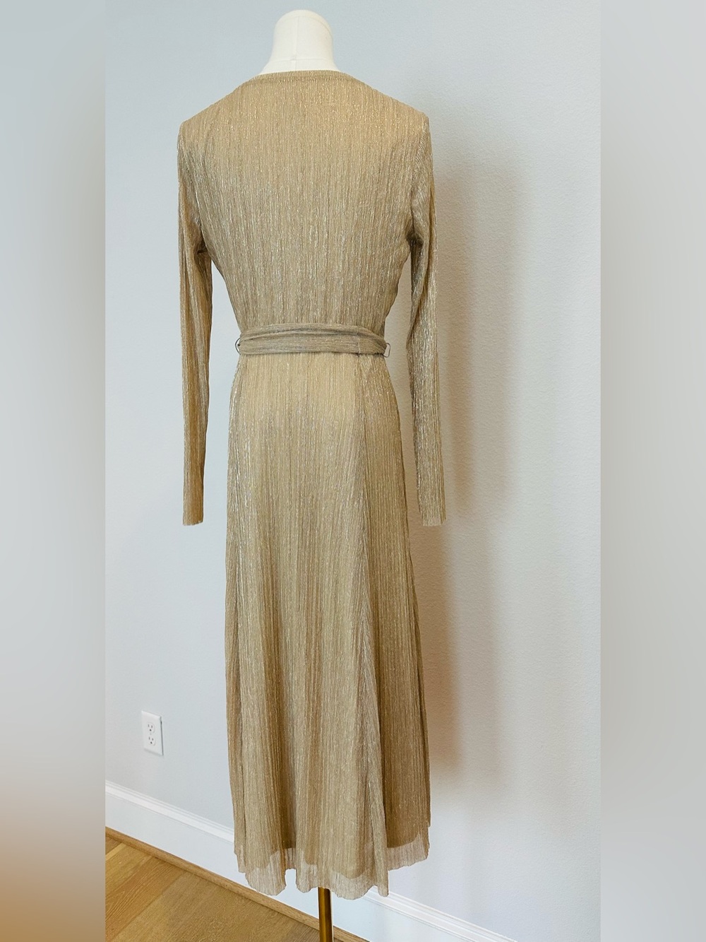 Anne Klein Long-Sleeve Metallic Gold Pleated Maxi with Tie - Picture 4 of 7
